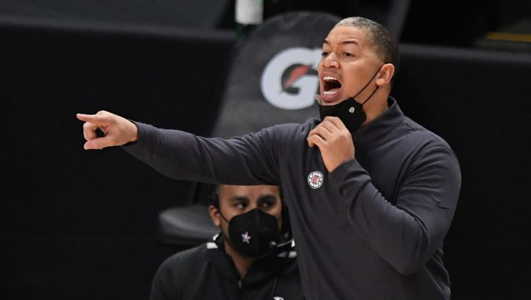''Clippers'' galvenais treneris Lū: ''Lai uzvarētu, mums jāspēlē fiziskāk''