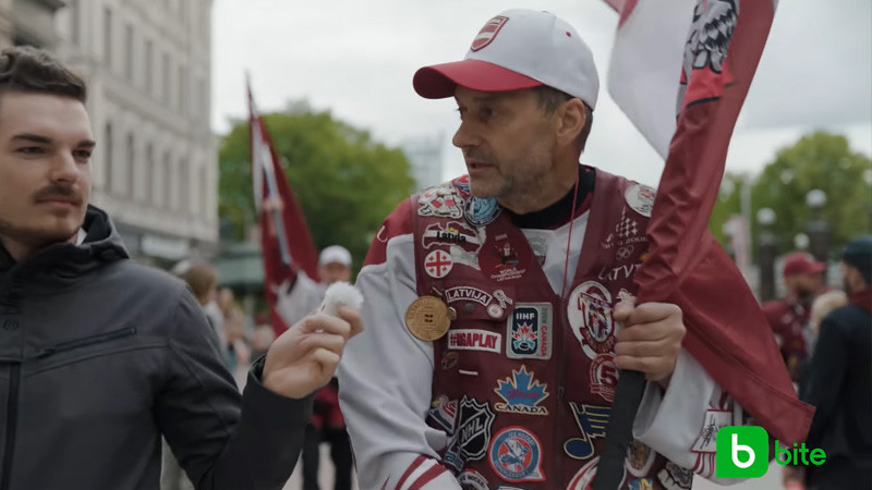 Latvijas izlases fani klīst pa ielām, netiekot klātienē vērot PČ mačus