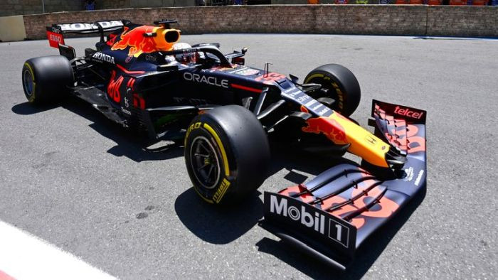 "Red Bull" jauns dzinējs, Hamiltons un Botass apmainās ar šasijām