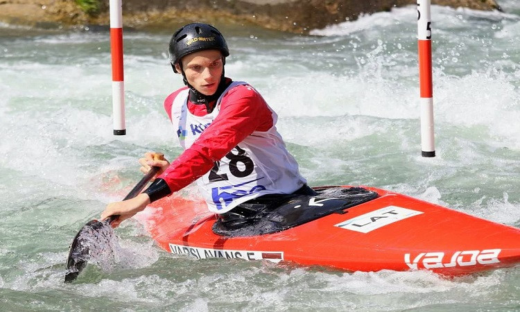 Noslēgušās cīņas pasaules junioru un U23 čempionātā airēšanas slalomā