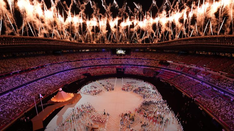 Olimpisko uguni iededz Naomi Osaka, Tokijas spēles ir atklātas