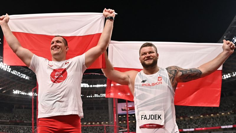 Polijai vesermešanā atkal zelts un bronza, ar personisko rekordu uzvar Novickis