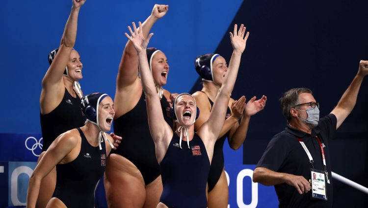 ASV turpina dominēt ūdenspolo sievietēm un uzvar trešajās OS pēc kārtas