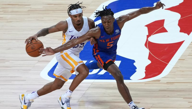 Topins ar 17+11 sekmē "Knicks" uzvaru pret "Lakers", Strusam septiņi tālmetieni "Heat" panākumā
