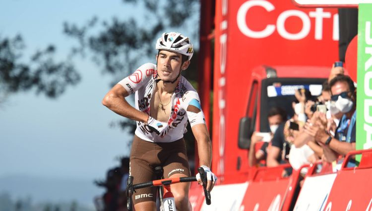 ''Vuelta a Espana'' pirmspēdējā posmā uzvar Šampususā, Rogličs tuvojas uzvarai