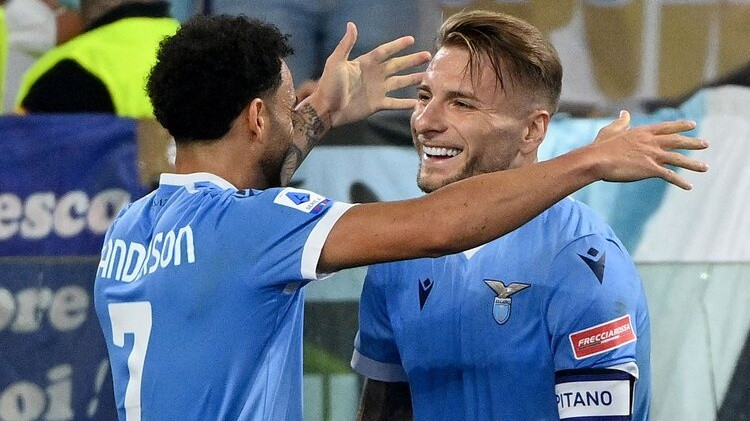 ''Lazio'' rezultatīvā derbijā pieveic ''Roma'', ''Napoli'' sestā uzvara pēc kārtas