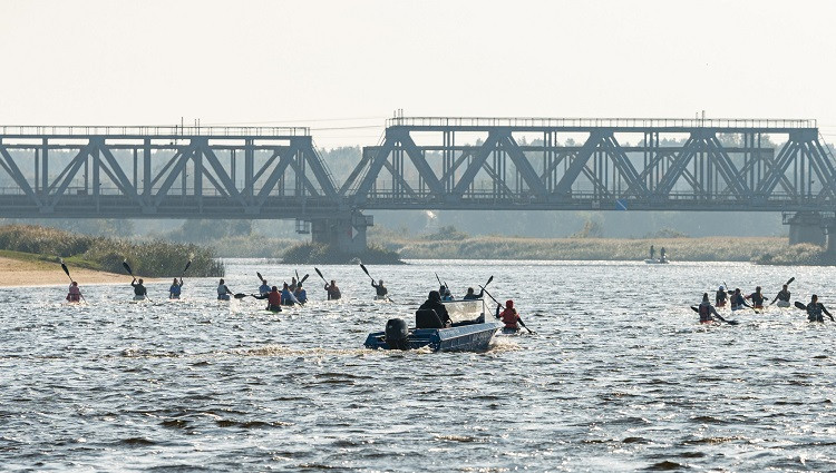 Noskaidroti valsts čempioni smaiļošanas un kanoe airēšanas maratonā Jelgavā