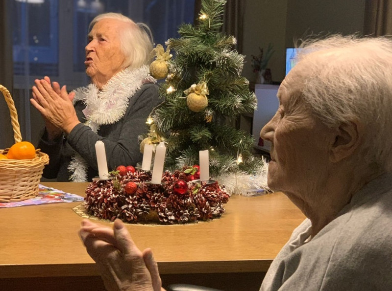 Populāri Latvijas izpildītāji un mūziķi apsveiks Baltijas valstu seniorus Ziemassvētkos