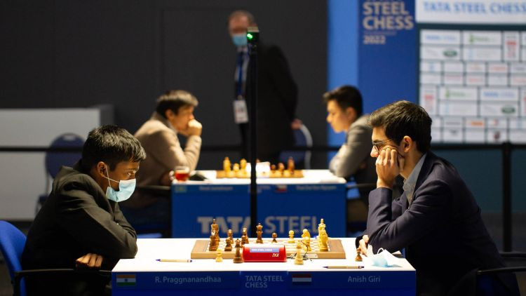 Pasaules čempions šahā Kārlsens zaudē 16 gadus vecam Indijas lielmeistaram
