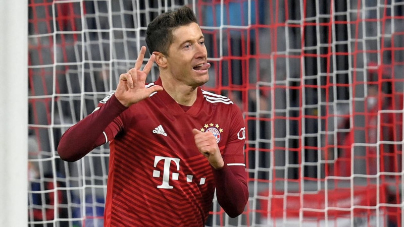 Levandovskim hat-trick 11 minūšu laikā, "Bayern" samaļ miltos Zalcburgu