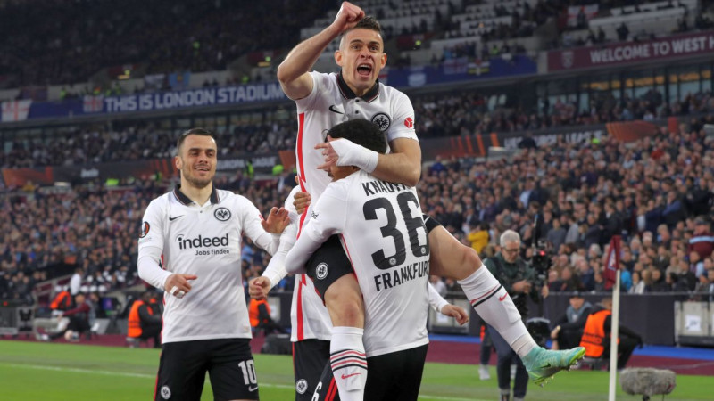 "Eintracht" iesit 49. sekundē, Vācijas klubi Eiropas līgas pusfinālā pārspēj britus