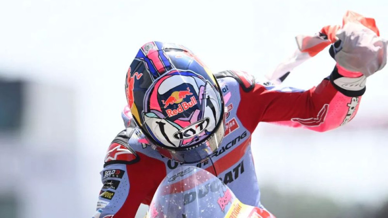 Pēc Banjajas kritiena "MotoGP" posmā Lemānā uzvar Bastianini