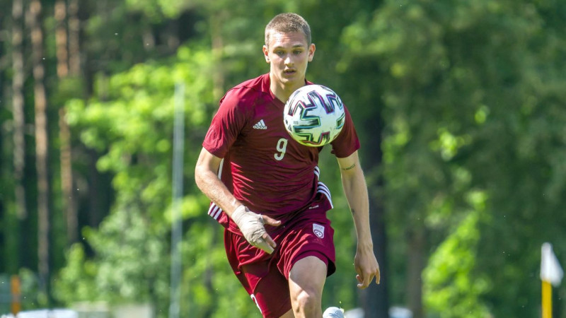 Latvijas U19 futbolisti mazākumā pieveic lietuviešus, sasniedzot EČ Elites kārtu