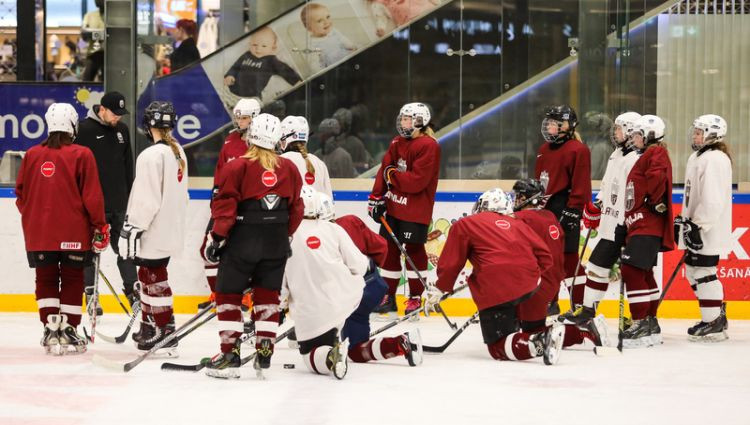 U18 sieviešu hokeja izlase PČ otrajā divīzijā debitē ar zaudējumu