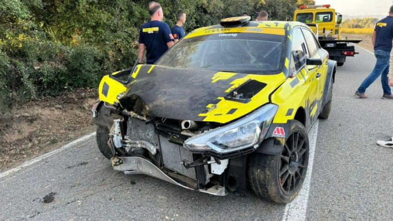 Spāņu rallija zvaigzne avarē, gūst traumu un atsauc dalību WRC posmā