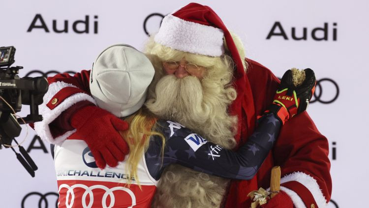 Šifrina uzvar pirmajās Pasaules kausa sezonas slaloma sacensībās
