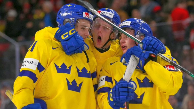 Zviedru hokejisti PČ pirmajā 1/4 finālā mazākumā izrauj uzvaru pār Somiju