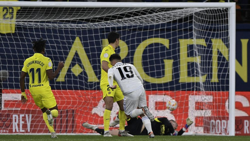 Negaidīts varonis glābj Madrides "Real", "Barcelona" grauj un sasniedz kausa ¼ finālu