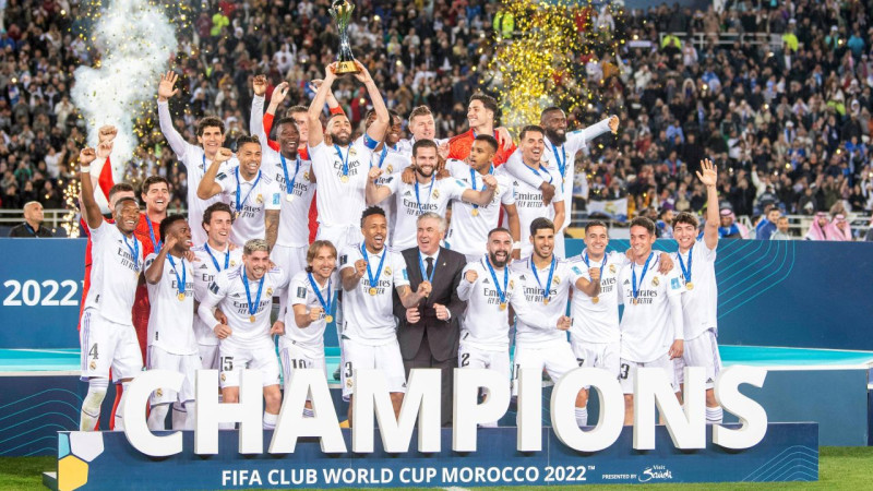 Madrides "Real" astoņu vārtu spēlē izcīna savu piekto Pasaules Klubu kausu