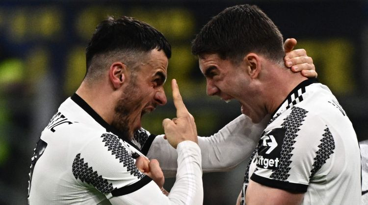 "Juventus" Milānā uzvar Itālijas derbijā, "Lazio" vairākumā līksmo Romas derbijā
