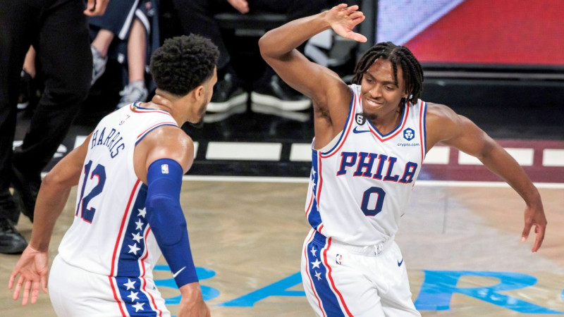 Filadelfijas "76ers" pirmā sasniedz NBA izslēgšanas cīņu ceturtdaļfinālu