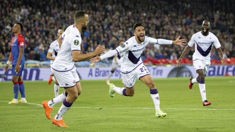 Rīdzinieku pretiniece "Fiorentina" drāmā sasniedz Konferences līgas finālu