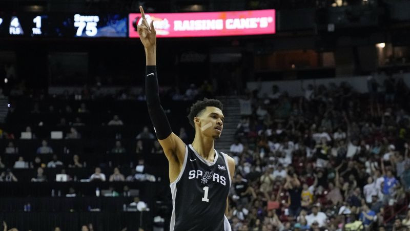 ''Spurs'' lemj Vasaras līgā vairs neiespēlēt drafta pirmo numuru Vembanjamu