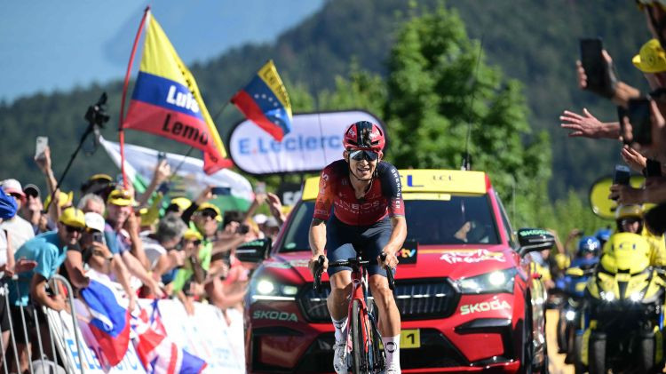 Kvjatkovskis uzvar "Tour de France" posma finiša kāpumā, Pogačars samazina Vingegora pārsvaru