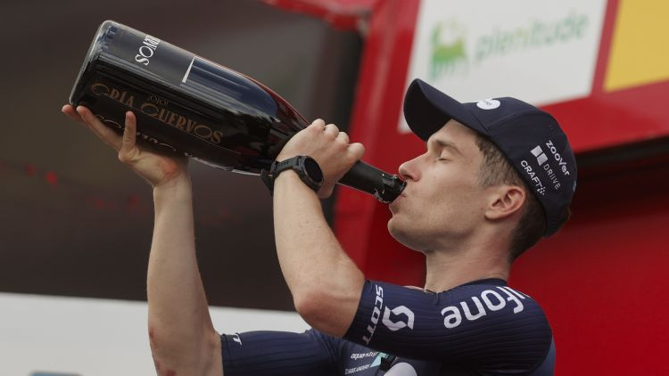 Dainēze uzvar "Vuelta a Espana" posma sprinta finišā, kopvērtējuma galvgalī bez izmaiņām