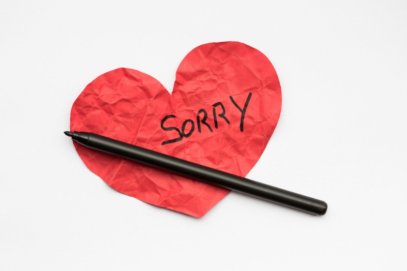 11 pazīmes, kas liecina, ka atvainošanās nenāk no sirds