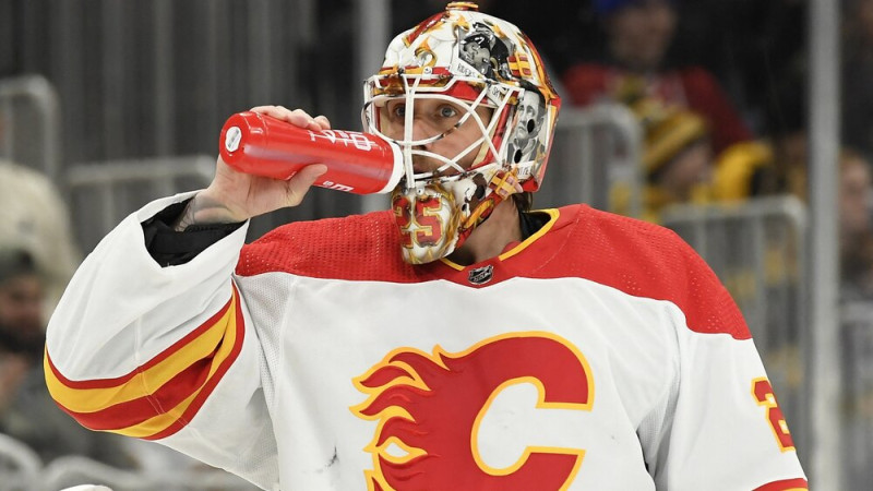 "Flames" vārtsargs Markstrēms atzīts par NHL aizvadītās nedēļas spožāko zvaigzni