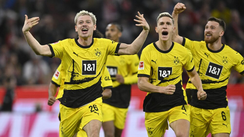 Dortmunde izmanto iespējas, atstāj sausā ''Bayern'' un triumfē Der Klassiker