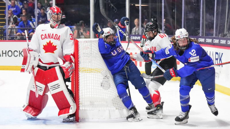 Sieviešu hokeja milžu duelī uzvar ASV, vācietes neļauj iemest Zviedrijai