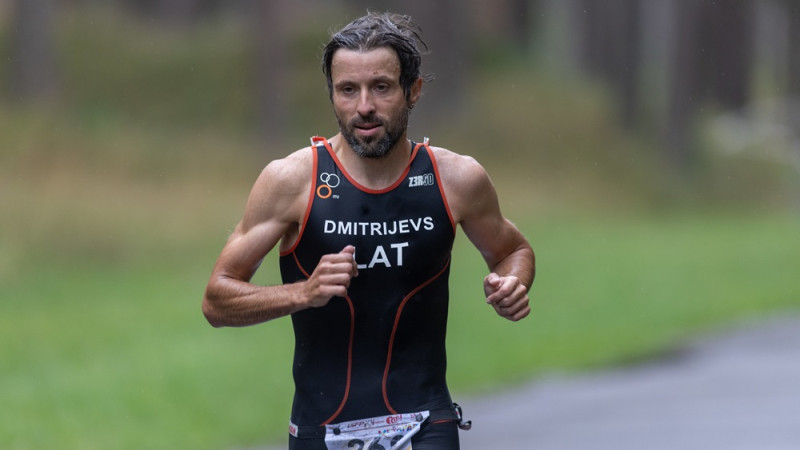 Titulētais triatlonists Dmitrijevs labākais no Baltijas Eiropas čempionātā bezceļu skriešanā