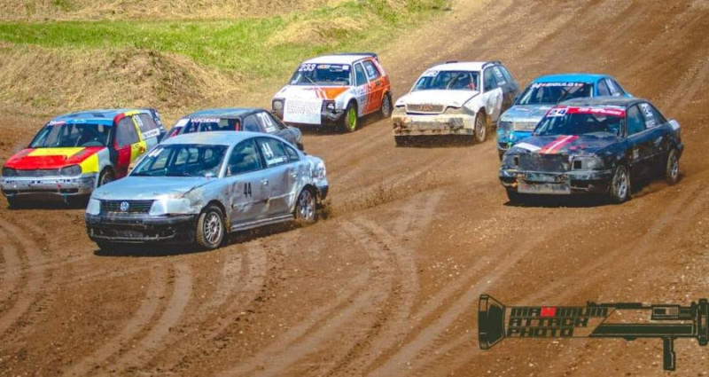 ''NGR Racing'' komanda sāk ar dubultuzvaru, debitantu kausā cīņas saasinās