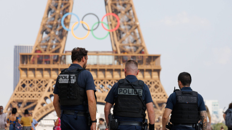 Francijas iekšlietu ministrs: Terorisma draudi olimpiskajām spēlēm joprojām ir ārkārtīgi augsti