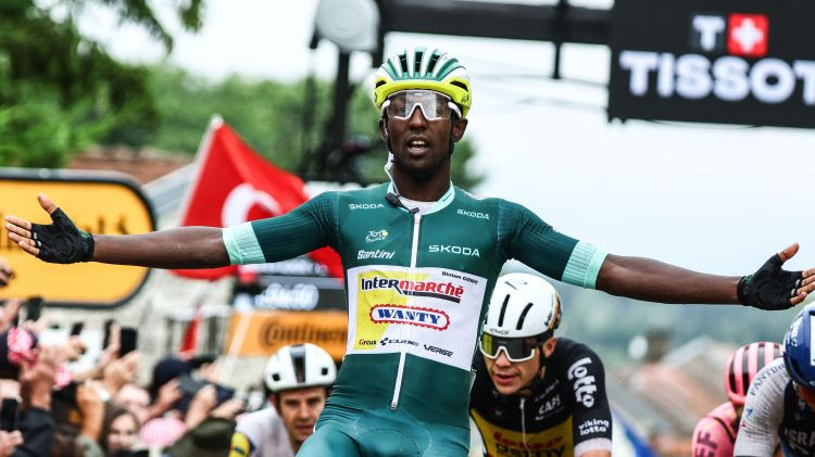 Skujiņam 21. vieta "Tour de France" astotajā posmā, uzvar eritrejietis