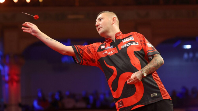 ''World Matchplay'': čempions Aspinals noliek pilnvaras, Hamfrīzs, MVG un Smits soļo tālāk