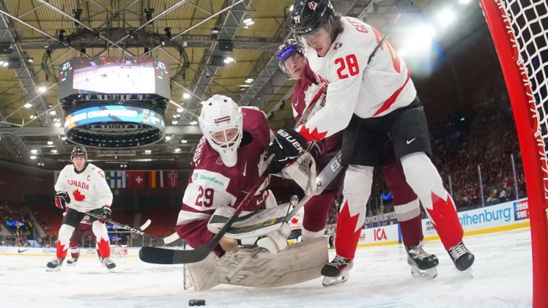 Latvijas U-20 hokejisti pasaules junioru čempionāta ievadā tiksies ar Kanādu