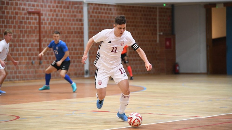 Latvijas telpu futbola izlase "Futsal Week" turnīrā sagrauj igauņus