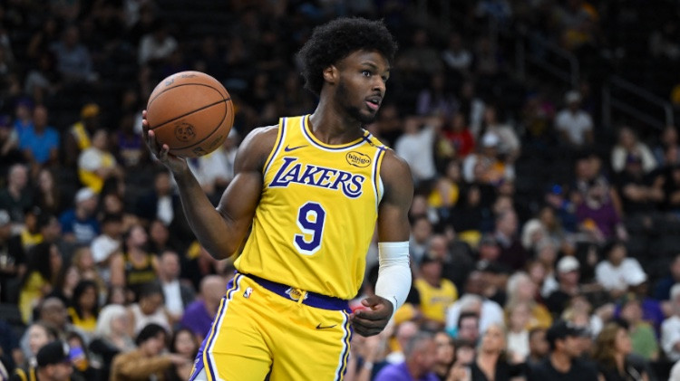 Lebrona dēls "Lakers" pirmajā pārbaudes spēlē iemet divus punktus