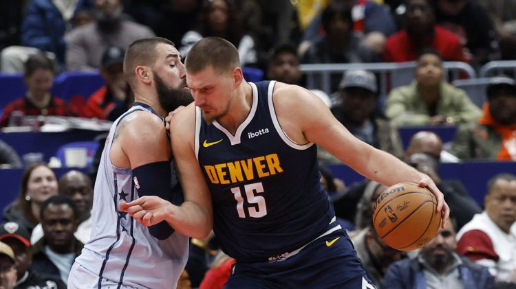 Jokiča 56 punkti neaptur pastarīti, Dončičam un Kaninghemam triple-double