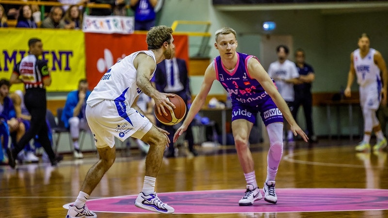 ''Ogre'' uzņems bez leģionāra palikušos Zeļļus, ''Liepājai'' svarīga spēle par vietu play-off