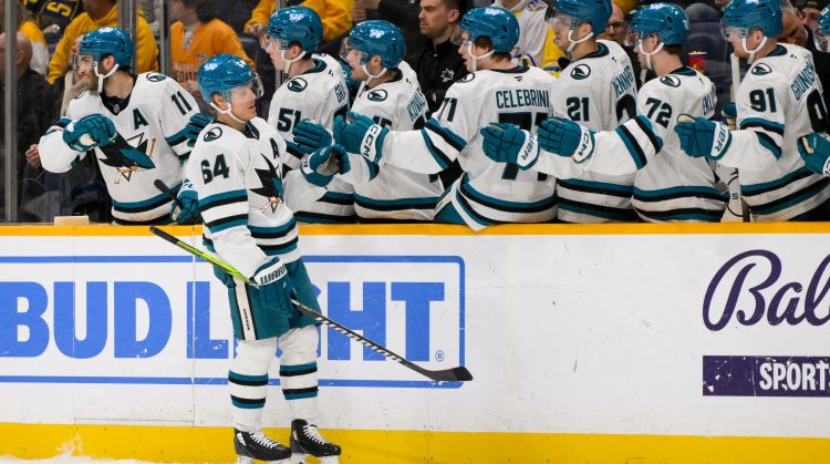 NHL pastarīte "Sharks" pirmās maiņas spēlētājus Granlundu un Sīsī aizmaina uz Dalasu