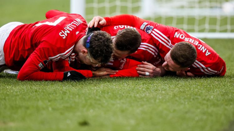 Pārsteidzošā Notingema uz 0:5 reaģē ar 7:0, Vudam vārtu, Elangam piespēļu hat-trick