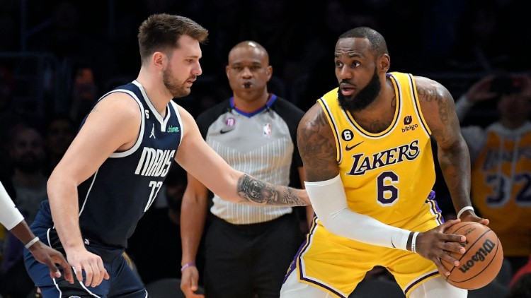 Situāciju kontrolējošais Lebrons neplāno pamest Losandželosas "Lakers"