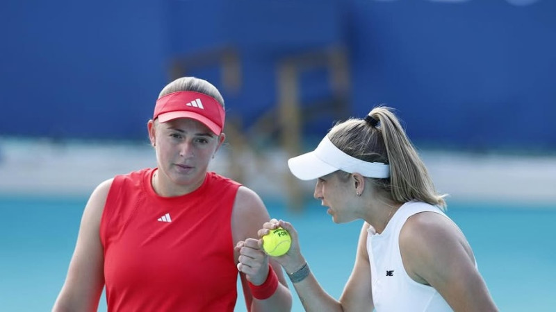 Ostapenko/Peresa iesoļo Abū Dabī pusfinālā