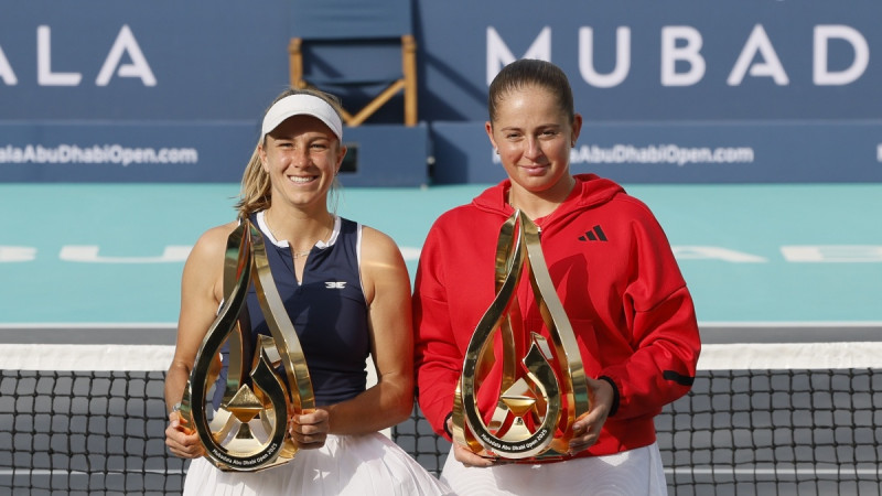 Ostapenko/Peresa grauj un nopelna Abū Dabī "WTA 500" titulu