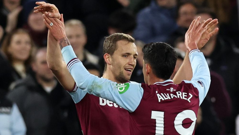 "West Ham United" dominē pirmajā puslaikā un apspēlē Lesteru