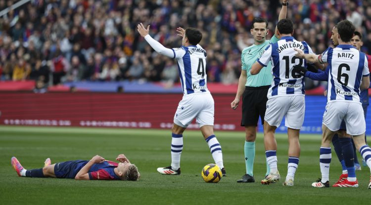 Olmo spēli izšķir jau pirmā puslaika vidū, "Barcelona" vairākumā izvirzās vienvadībā